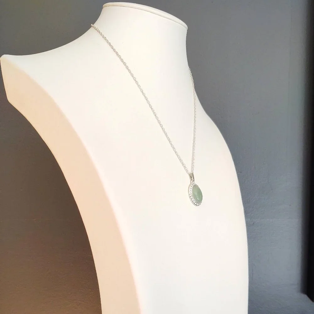 Silver necklace with pale green stone pendant - Picture 3 of 10